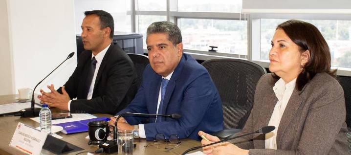 Contraloría plantea trabajar con la Procuraduría para investigar compra de aviones Gripen