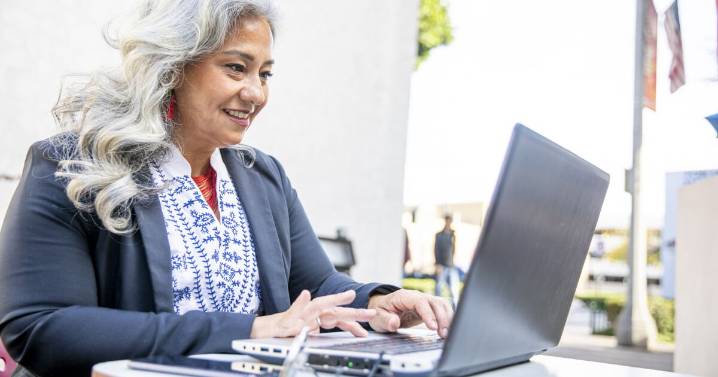 Pensión Bienestar para Adultos Mayores y Mujeres: quiénes pueden registrarse este martes 2 de diciembre