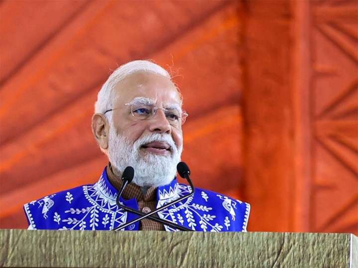 “Ye majdoor aapke sath khada hai”, PM to UP NDA MPs