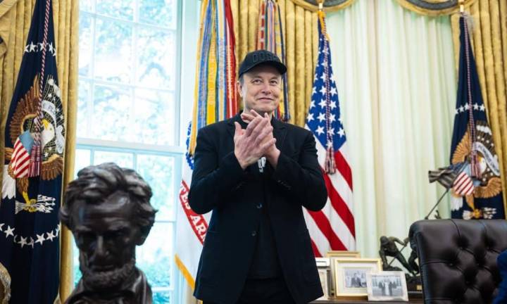 Bruselas tacha de “declaraciones descabelladas” las acusaciones de Musk tras la multa a X