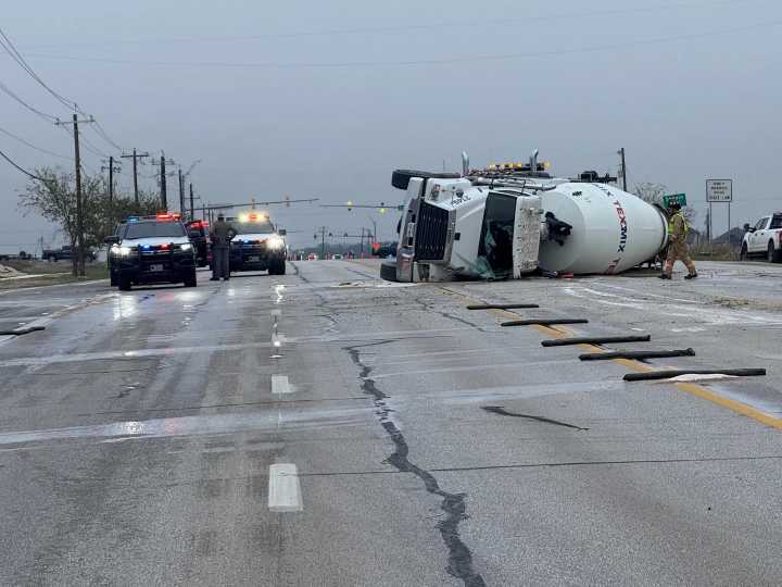 Accident causes shutdown of SH 46