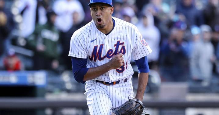 Commentary: Edwin Díaz's magical trumpeter leaps to top of Dodgers' iconic walk