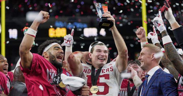 No. 2 Indiana beats No. 1 Ohio St. 13-10 to end Big Ten title drought, lock up top playoff seed