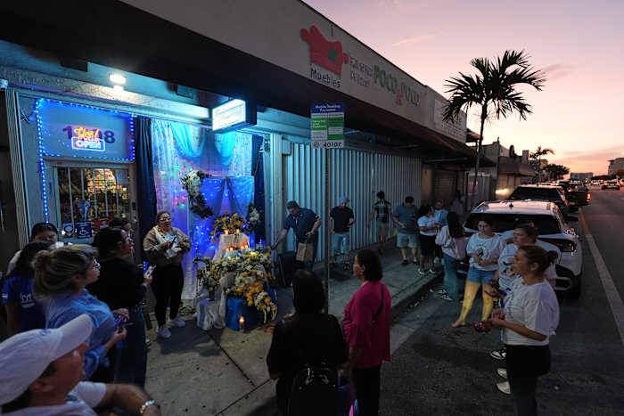 Nicaraguans celebrate Virgin Mary in Miami despite fears at home and in US