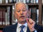 Westmount mayor apologizes after disparaging comments caught on microphone