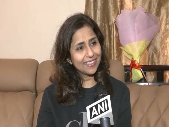 Menka Soni becomes first Indian woman in US to swear in with Gita