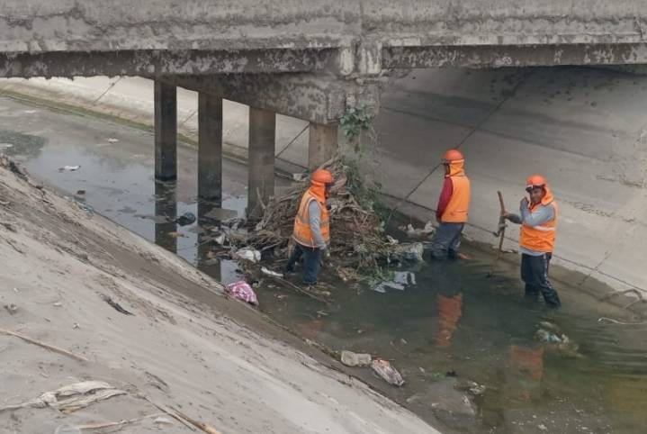 Piura: Continúan los trabajos de mantenimiento del canal Biaggio Arbulú