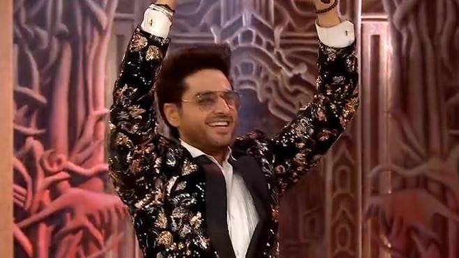 Bigg Boss 19 winner: Gaurav Khanna lifts trophy, takes Rs 50 lakh home