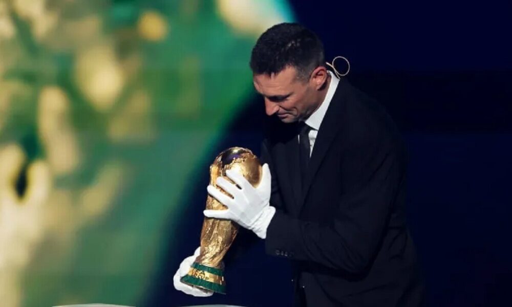 Scaloni entregó la Copa del Mundo en el sorteo pero ya la quiere de vuelta: "Lo intentaremos de nuevo"