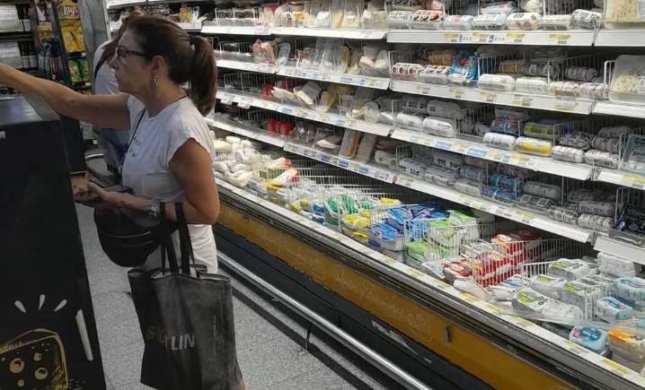 Alerta sanitaria: Detectan una peligrosa bacteria en una horma de queso de una marca líder