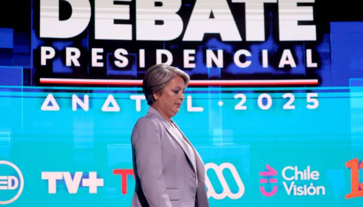 "Me parece un error": Jara criticó dichos de Montes sobre "varias filas" respecto a expropiación en megatoma de San Antonio