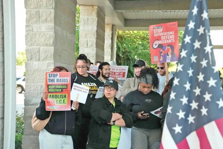 Grupos civiles celebran retirada de fuerzas federales tras operación migratoria en Chicago