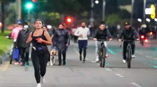 Bogotá vive una noche especial con la Ciclovía Nocturna 2025