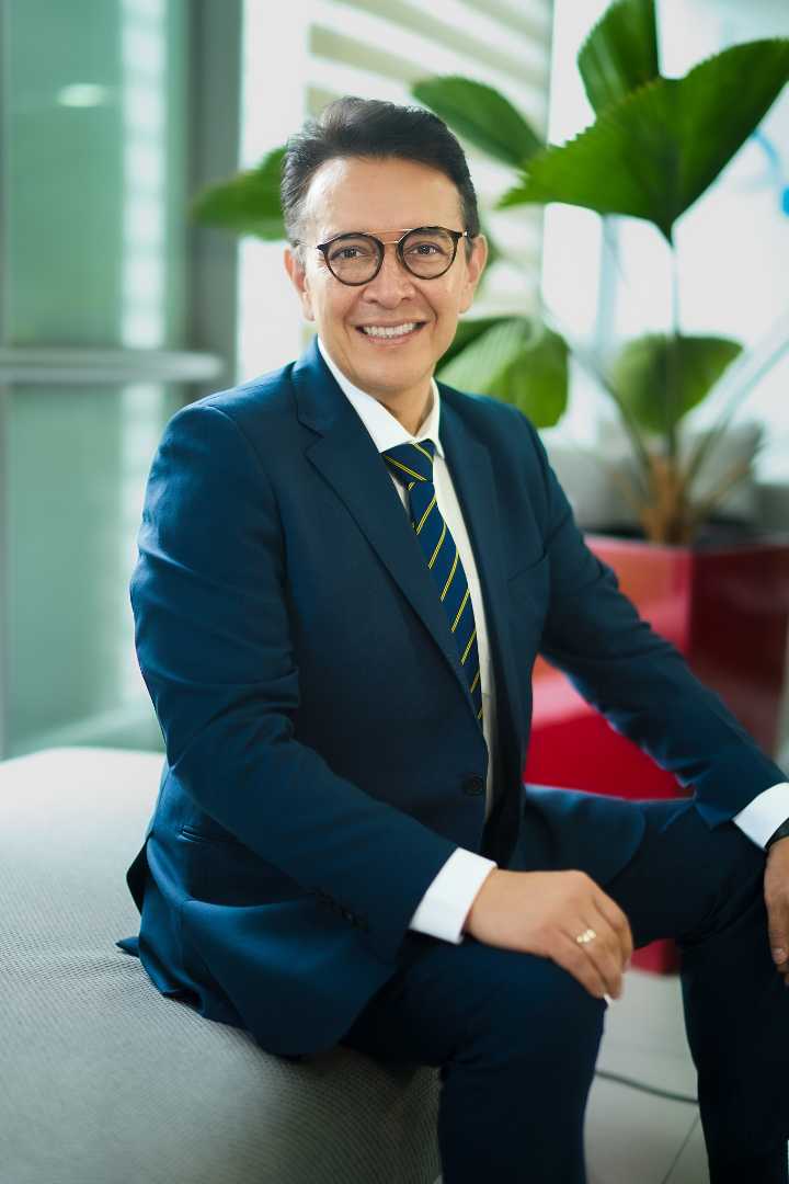 Dr. Mauricio Suárez: Líder y Pionero de la Rinoplastia Ultrasónica en Colombia, la Técnica que Está Transformando la Cirugía de Nariz -