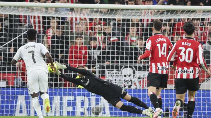 LaLiga denuncia cánticos de "Vinicius, subnormal" o "Asencio, muérete; Asencio, violador" en San Mamés