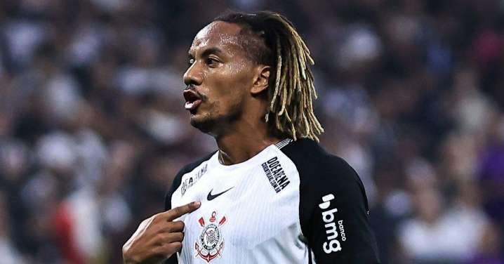 André Carrillo criticado por la prensa de Brasil tras participar en el último empate del Corinthians