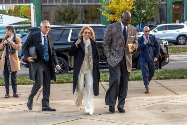 Comparece Jordan tras demanda contra NASCAR