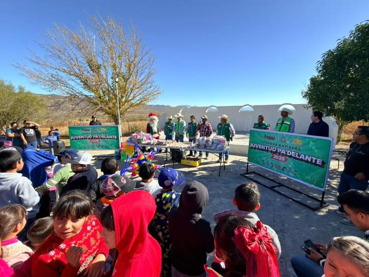 Disfrutan familias de posadas navideñas en ejidos de Saltillo