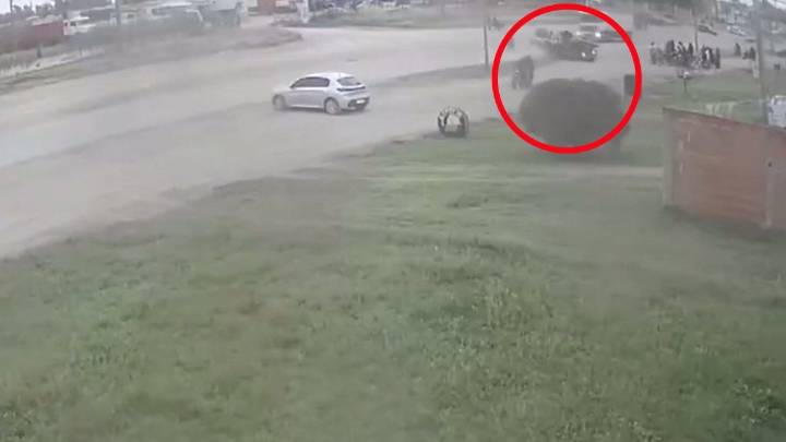 Corría una picada, chocó contra una camioneta a toda velocidad y ahora está en estado crítico