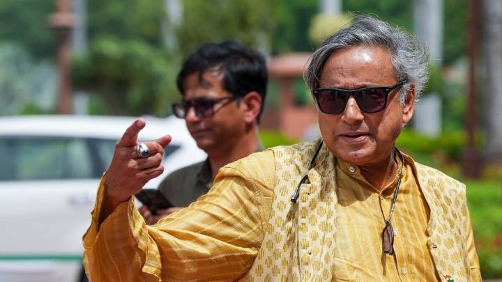 Shashi Tharoor skips Rahul Gandhi-led Congress MPs' meet, 3rd time in a row