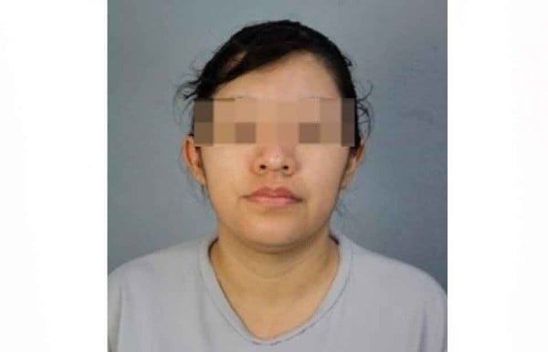 Grababa mientras abҷsaba de sus hijos de 7 y 9 años