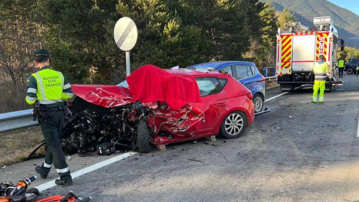 Un muerto y un herido grave en un accidente en Biescas con tres vehículos implicados