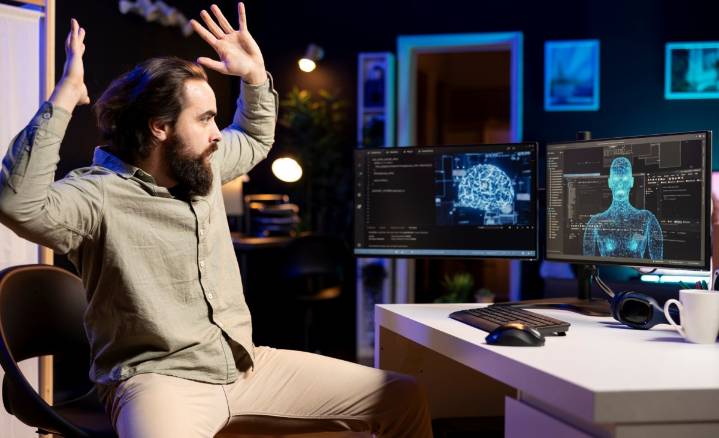 La IA es contraria a la felicidad, opina neurocientífico: “Nos roba la atención que merecen las personas que nos rodean”