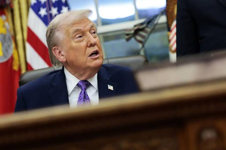 Trump leaning toward Kevin Warsh or Kevin Hassett to be next Fed chief: report