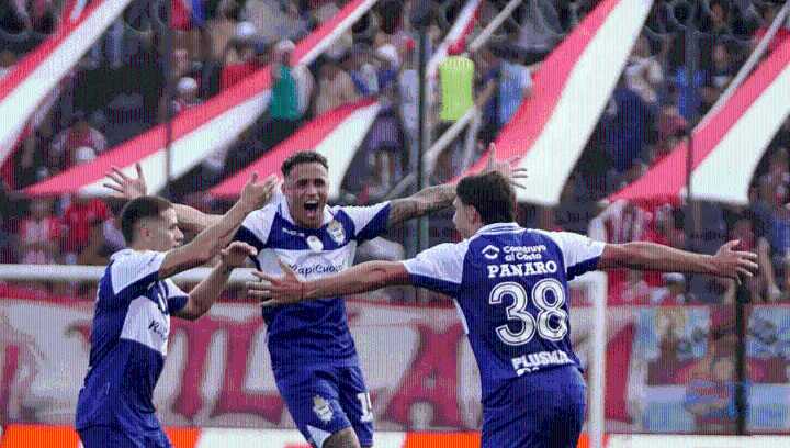 Escándalo en el fútbol argentino: Gimnasia se negó a entrenar por deudas salariales