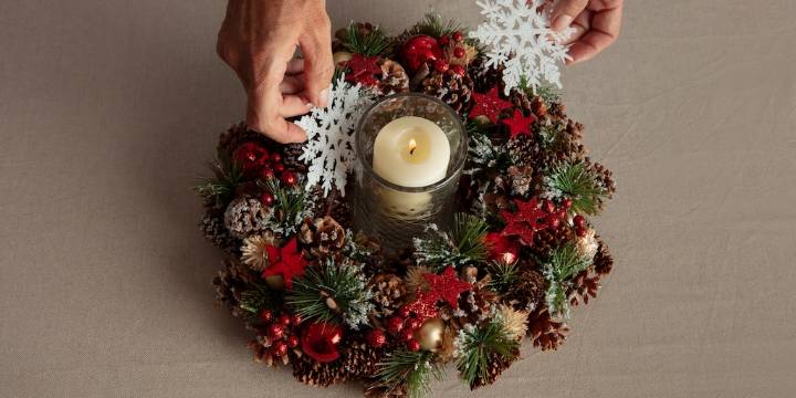 Navidad 2025: qué significa la corona de Adviento y cómo hacer una en casa