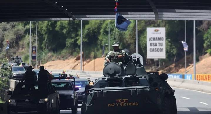 Venezuela recluta 5,600 soldados ante despliegue militar de Estados Unidos