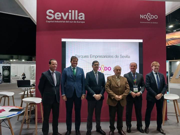 Pimentel presenta los cuadernos de venta de los parques empresariales de Sevilla