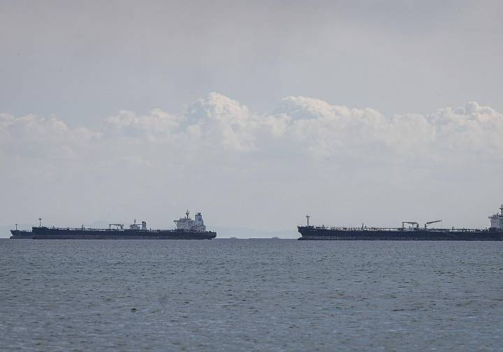 Trump anuncia la confiscación de un petrolero de Venezuela y Maduro dice que hay que «partirle los dientes» a EE UU