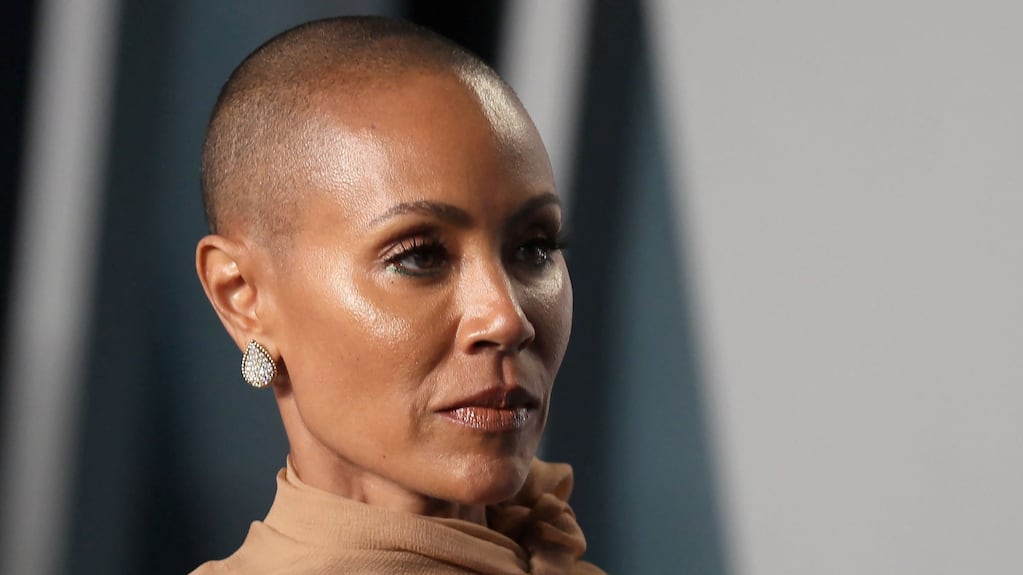 Acusaron a Jada Pinkett de amenazar de muerte a un amigo de su esposo Will Smith: le reclama una fortuna