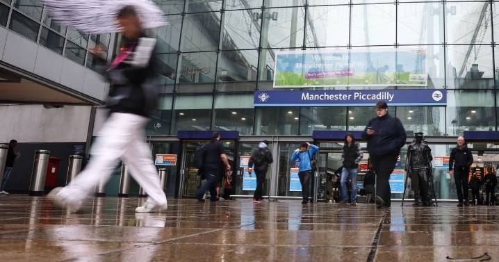 The staggering number of commuters passing through Manchester Piccadilly railway station