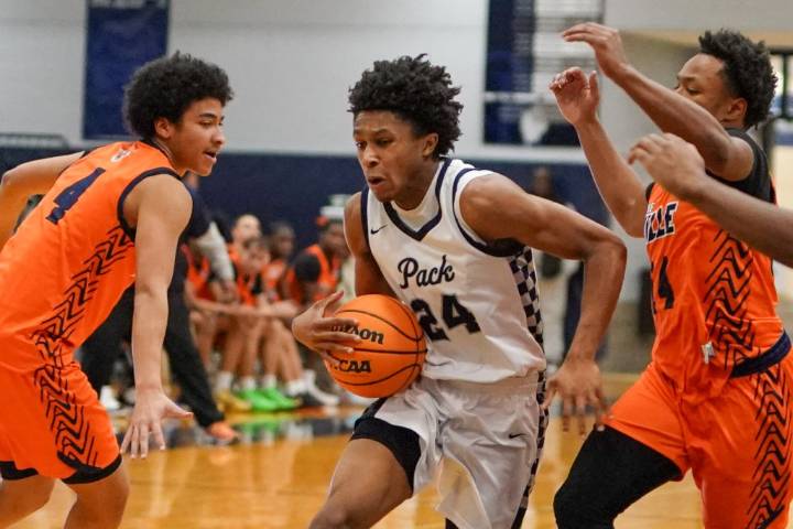 Basketball: Dshaun Bolden gets Oswego East past Romeoville