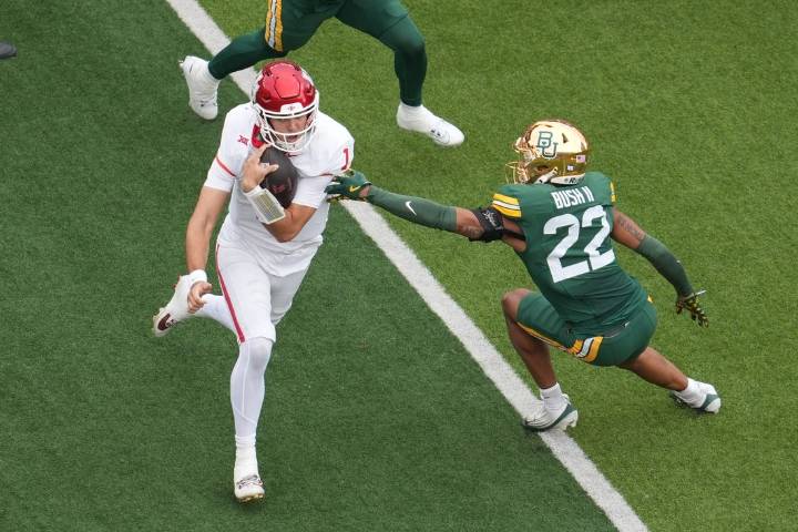 Deadspin | Houston survives late comeback to win 9th game vs. Baylor