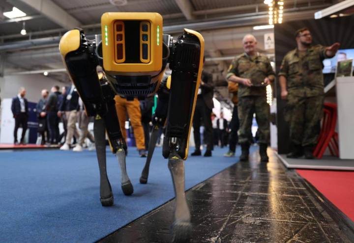 A $100,000 robot dog is becoming standard in policing — and raising ethical alarms – Lake County Record