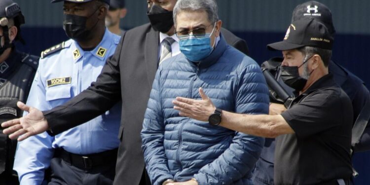 Liberan al expresidente hondureño Juan Orlando Hernández tras indulto de Trump