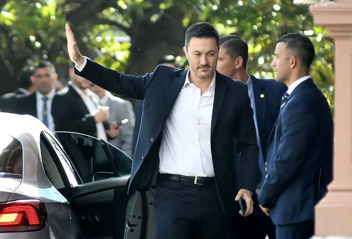 Con una carta de despedida a Milei, Petri presentó su renuncia como ministro de Defensa