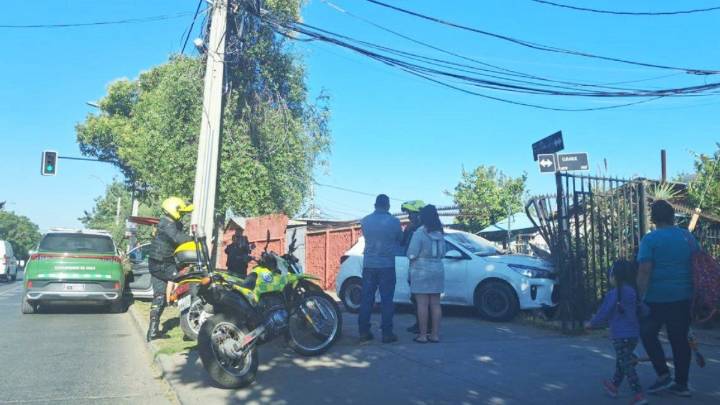 Vehículo impacta con frontis de una casa tras colisionar con bus RED en La Florida