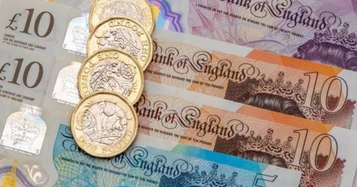 DWP handing UK households bonus payments worth up to £785 before Christmas