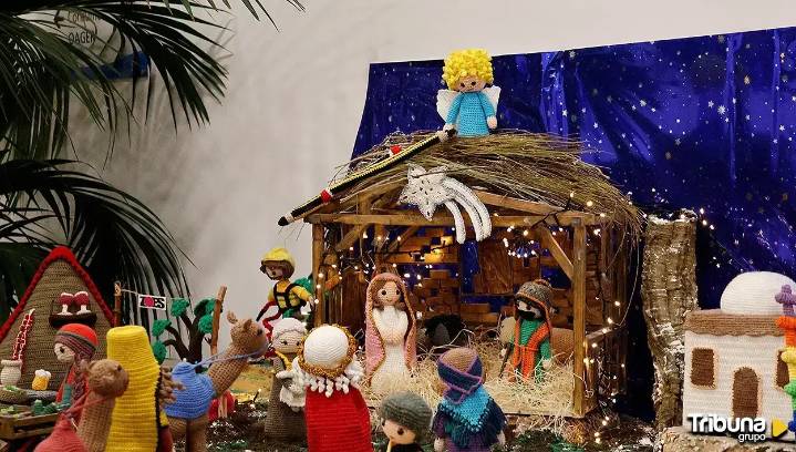El Belén de ganchillo del barrio del Oeste se consolida como cita imprescindible de la Navidad en Salamanca