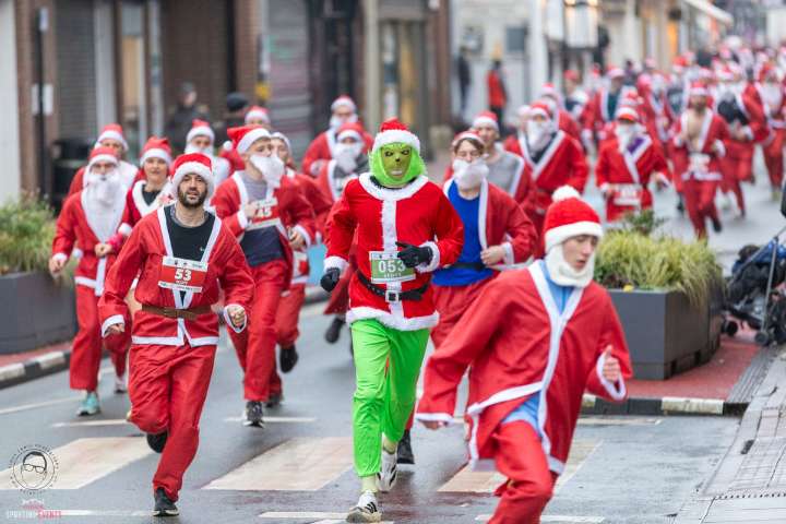 In pictures: 500 Santas take to the streets of Oswestry