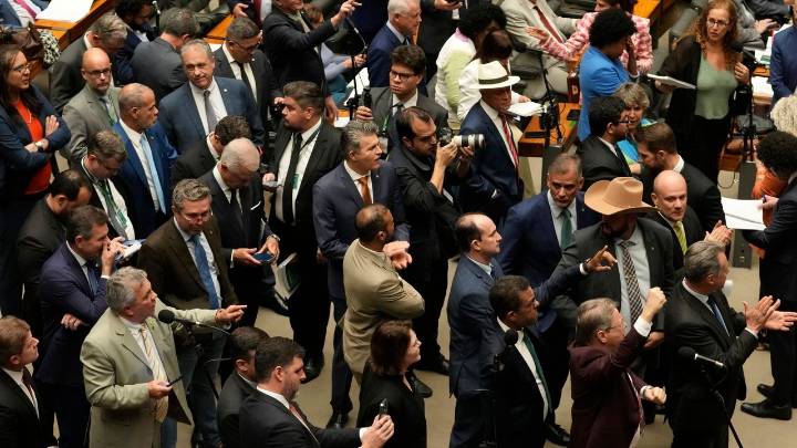 Bill that could reduce Brazilian ex-President Jair Bolsonaro's prison time advances in Congress