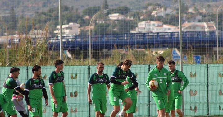 El Torremolinos 'okupa' La Academia y muestra su gratitud al Málaga CF