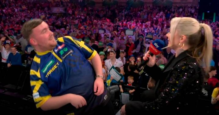 Luke Littler attacked by 'infamous' Ally Pally wasp as title defence continues