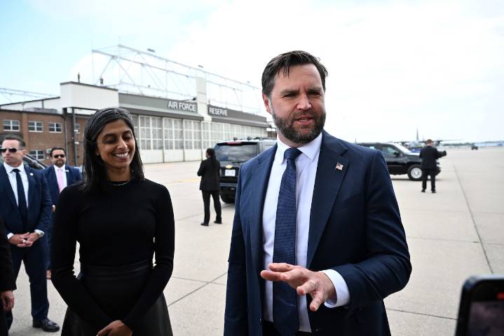 Marital-strife rumors intensify as JD Vance photographed ‘yelling’ at wife Usha in restaurant