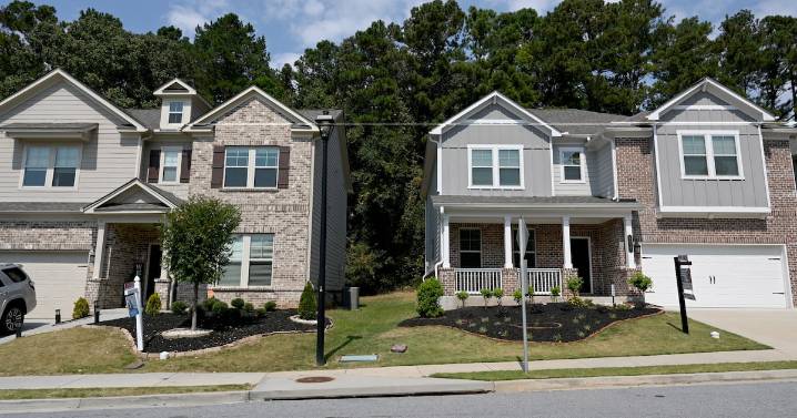 Thousands of metro Atlanta sellers are pulling their homes off the market