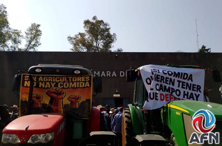 Protestan campesinos frente a San Lázaro contra Ley de Aguas